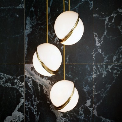 Светильник подвесной Colosseo LUX 1093/20/3С Bolla Светильник подвесной Colosseo LUX 1093/20/3С BollaТройные<br>Подвесной светильник – это универсальный вариант, подходящий для любой комнаты. Сегодня производители предлагают огромный выбор таких моделей по самым разным ценам. В каталоге интернет-магазина «Светодом» мы собрали большое количество интересных и оригинальных светильников по выгодной стоимости. Вы можете приобрести их в Москве, Екатеринбурге и любом другом городе России. <br>Подвесной светильник Colosseo 1093/20/3С сразу же привлечет внимание Ваших гостей благодаря стильному исполнению. Благородный дизайн позволит использовать эту модель практически в любом интерьере. Она обеспечит достаточно света и при этом легко монтируется. Чтобы купить подвесной светильник Colosseo 1093/20/3С, воспользуйтесь формой на нашем сайте или позвоните менеджерам интернет-магазина.<br><br>Тип лампы: Накаливания / энергосбережения / светодиодная<br>Тип цоколя: 3*E27<br>Количество ламп: 3<br>Диаметр, мм мм: 600<br>Высота, мм: 1000<br>Оттенок (цвет): белый