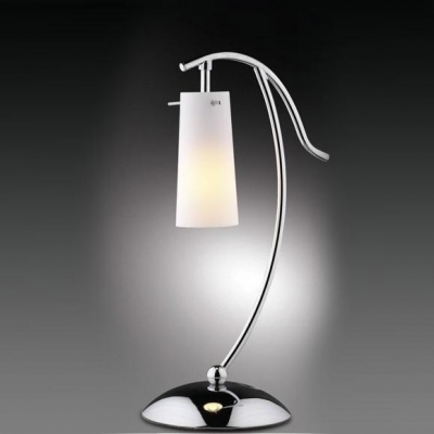 Настольная лампа Odeon light 1252/1T Настольная лампа Odeon light 1252/1TСовременные<br>Настольная лампа – это не просто источник дополнительного освещения, но и оригинальный элемент декора. Его можно установить в спальне, гостиной, кабинете и других комнатах. Интернет-магазин «Светодом» предлагает настольные лампы разных стилей по доступным ценам. Благодаря большому ассортименту Вы обязательно найдете в нашем каталоге именно ту модель, которую искали. Настольная лампа Odeon light 1252/1T – прекрасный вариант для завершения интерьера. Ее можно включить одновременно с люстрой для более яркого освещения или без нее для создания уютной атмосферы, настраивающей на отдых. Купить настольную лампу Odeon light 1252/1T Вы можете с помощью виртуальной «Корзины» или по контактным номерам, указанным на сайте.<br><br>S освещ. до, м2: 2<br>Тип лампы: накаливания / энергосбережения / LED-светодиодная<br>Тип цоколя: E14<br>Количество ламп: 1<br>Ширина, мм: 210<br>MAX мощность ламп, Вт: 40<br>Высота, мм: 380<br>Цвет арматуры: серебристый