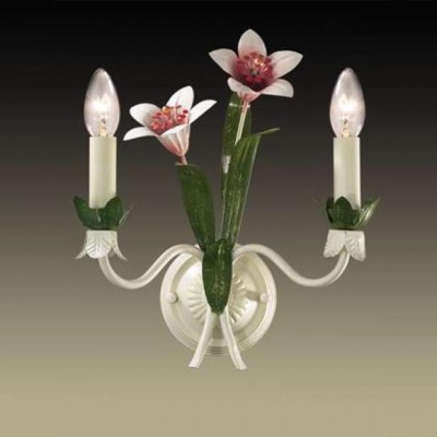Светильник Odeon Light 1511/2W цветной Vergina Светильник Odeon Light 1511/2W цветной VerginaФлористика<br>Вы можете организовать в своём доме своеобразные ниши света в флористическом стиле. Это очень легко, если обратиться к настенному бра Odeon Light 1511/2W. Во-первых, Вам будет обеспечена достойная яркость отдельных участков пространства благодаря двум источникам сияния. Во-вторых, любой интерьер выигрышно преобразиться с декорированной цветами конструкцией бра Odeon Light 1511/2W. Это непревзойдённая эстетика! Если у Вас есть желание добавить к стенам прекрасного дизайна ещё изящный шедевр света, то выбор уже очевиден. Благодарные взгляды близких, восторженные комплименты гостей и собственное восхищение красотой – дополнительные приятные бонусы к чудесному сиянию бра Odeon Light 1511/2W.<br><br>S освещ. до, м2: 5<br>Тип лампы: накаливания / энергосбережения / LED-светодиодная<br>Тип цоколя: E14<br>Количество ламп: 2<br>Ширина, мм: 340<br>MAX мощность ламп, Вт: 40<br>Высота, мм: 150<br>Цвет арматуры: бежевый