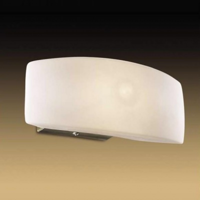 Светильник Odeon Light 1713/1W бронза Barca Светильник Odeon Light 1713/1W бронза BarcaМодерн<br>Если вам нравится строгость и элегантность современной классики, то этот светильник предназначен именно для вас! Прямоугольная форма позволяет установить его на стене как вертикально, так и горизонтально, что очень удобно, особенно при изменении интерьера комнаты. Светильник удачно впишется в читальной зоне, гардеробной, также его можно использовать в качестве подсветки стеклянных полок, рабочего места. В кухне с его помощью вы осветите поверхность рабочего стола и мойку. Благодаря простой поверхности и материалу, из которого сделан плафон, светильник очень легко отмыть с помощью обычной воды и губки.<br><br>S освещ. до, м2: 2<br>Тип товара: Светильник настенный бра<br>Тип лампы: галогенная / LED-светодиодная<br>Тип цоколя: G9<br>Ширина, мм: 195<br>MAX мощность ламп, Вт: 40<br>Высота, мм: 115<br>Цвет арматуры: бронзовый