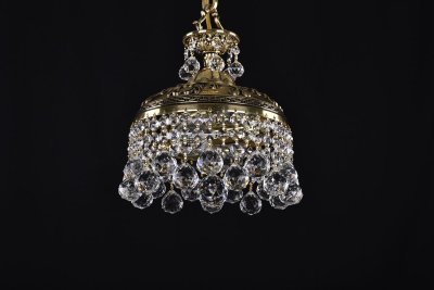Люстра хрустальная Bohemia Ivele 1778/25/GB/Balls Люстра хрустальная Bohemia Ivele 1778/25/GB/BallsПодвесные<br>Компания «Светодом» предлагает широкий ассортимент люстр от известных производителей. Представленные в нашем каталоге товары выполнены из современных материалов и обладают отличным качеством. Благодаря широкому ассортименту Вы сможете найти у нас люстру под любой интерьер. Мы предлагаем как классические варианты, так и современные модели, отличающиеся лаконичностью и простотой форм. Стильная люстра Bohemia 1778/25/GB/Balls станет украшением любого дома. Эта модель от известного производителя не оставит равнодушным ценителей красивых и оригинальных предметов интерьера. Люстра Bohemia 1778/25/GB/Balls обеспечит равномерное распределение света по всей комнате. При выборе обратите внимание на характеристики, позволяющие приобрести наиболее подходящую модель. Купить понравившуюся люстру по доступной цене Вы можете в интернет-магазине «Светодом». Мы предлагаем доставку не только по Москве и Екатеринбурге, но и по всей России.<br><br>S освещ. до, м2: 12<br>Тип товара: Люстра хрустальная<br>Тип лампы: накаливания / энергосбережения / LED-светодиодная<br>Тип цоколя: E14<br>Количество ламп: 4<br>MAX мощность ламп, Вт: 60<br>Размеры: Диаметр - 25см<br>Цвет арматуры: Золотой с чернением