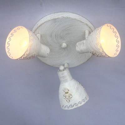 Потолочный светильник Favourite 1798-3U Martos Потолочный светильник Favourite 1798-3U MartosТройные<br>Выбирая модель светильника Favourite 1798-3U, обратите внимание, что каркас белого цвета с золотой патиной, плафон из металла. Дополнительная информация в характеристиках или по телефону.<br><br>S освещ. до, м2: 6<br>Тип цоколя: E14<br>Количество ламп: 3<br>Диаметр, мм мм: 370<br>Размеры: D370*H150<br>Высота, мм: 150<br>Общая мощность, Вт: 40W