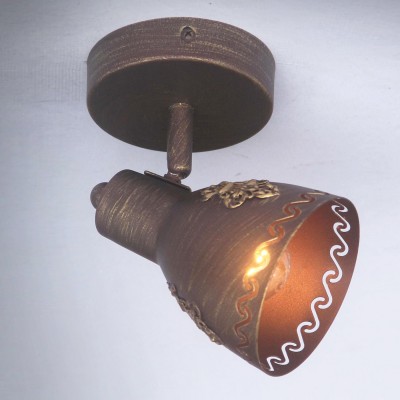 Настенный светильник Favourite 1799-1W Martos Настенный светильник Favourite 1799-1W MartosОдиночные<br>Выбирая модель светильника Favourite 1799-1W, обратите внимание, что каркас коричневого цвета с золотой патиной, плафон из металла. Дополнительная информация в характеристиках или по телефону.<br><br>S освещ. до, м2: 2<br>Тип цоколя: E14<br>Количество ламп: 1<br>Ширина, мм: 100<br>Размеры: W100*H155*D150<br>Длина, мм: 150<br>Высота, мм: 155<br>Общая мощность, Вт: 40W