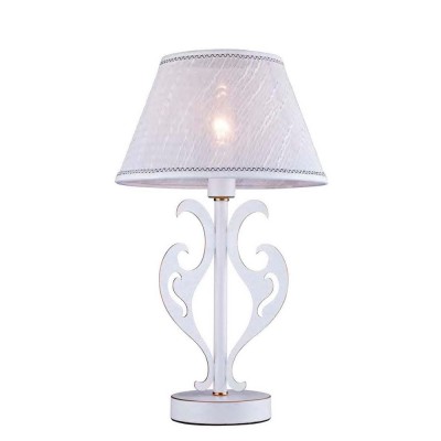 Настольная лампа Favourite 1940-1T Luminous Настольная лампа Favourite 1940-1T LuminousКлассические<br>Настольная лампа – это не просто источник дополнительного освещения, но и оригинальный элемент декора. Его можно установить в спальне, гостиной, кабинете и других комнатах. Интернет-магазин «Светодом» предлагает настольные лампы разных стилей по доступным ценам. Благодаря большому ассортименту Вы обязательно найдете в нашем каталоге именно ту модель, которую искали. Настольная лампа Favourite 1940-1T – прекрасный вариант для завершения интерьера. Ее можно включить одновременно с люстрой для более яркого освещения или без нее для создания уютной атмосферы, настраивающей на отдых. Купить настольную лампу Favourite 1940-1T Вы можете с помощью виртуальной «Корзины» или по контактным номерам, указанным на сайте.<br><br>Тип лампы: Накаливания / энергосбережения / светодиодная<br>Тип цоколя: E14<br>Количество ламп: 1<br>MAX мощность ламп, Вт: 40<br>Размеры: D250*H425