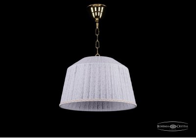 Люстра Bohemia Ivele 1950/35/G/SH13A Люстра Bohemia Ivele 1950/35/G/SH13AПодвесные<br>Компания «Светодом» предлагает широкий ассортимент люстр от известных производителей. Представленные в нашем каталоге товары выполнены из современных материалов и обладают отличным качеством. Благодаря широкому ассортименту Вы сможете найти у нас люстру под любой интерьер. Мы предлагаем как классические варианты, так и современные модели, отличающиеся лаконичностью и простотой форм. <br>Стильная люстра Bohemia 1950/35/G/SH13A станет украшением любого дома. Эта модель от известного производителя не оставит равнодушным ценителей красивых и оригинальных предметов интерьера. Люстра Bohemia 1950/35/G/SH13A обеспечит равномерное распределение света по всей комнате. При выборе обратите внимание на характеристики, позволяющие приобрести наиболее подходящую модель. <br>Купить понравившуюся люстру по доступной цене Вы можете в интернет-магазине «Светодом». Мы предлагаем доставку не только по Москве и Екатеринбурге, но и по всей России.<br><br>S освещ. до, м2: 9<br>Тип товара: Люстра<br>Тип лампы: накаливания / энергосбережения / LED-светодиодная<br>Тип цоколя: E14<br>Количество ламп: 3<br>MAX мощность ламп, Вт: 60<br>Диаметр, мм мм: 350<br>Высота, мм: 220<br>Цвет арматуры: золотой