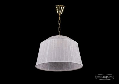 Люстра Bohemia Ivele 1950/35/G/SH41 Люстра Bohemia Ivele 1950/35/G/SH41Подвесные<br>Компания «Светодом» предлагает широкий ассортимент люстр от известных производителей. Представленные в нашем каталоге товары выполнены из современных материалов и обладают отличным качеством. Благодаря широкому ассортименту Вы сможете найти у нас люстру под любой интерьер. Мы предлагаем как классические варианты, так и современные модели, отличающиеся лаконичностью и простотой форм. <br>Стильная люстра Bohemia 1950/35/G/SH41 станет украшением любого дома. Эта модель от известного производителя не оставит равнодушным ценителей красивых и оригинальных предметов интерьера. Люстра Bohemia 1950/35/G/SH41 обеспечит равномерное распределение света по всей комнате. При выборе обратите внимание на характеристики, позволяющие приобрести наиболее подходящую модель. <br>Купить понравившуюся люстру по доступной цене Вы можете в интернет-магазине «Светодом». Мы предлагаем доставку не только по Москве и Екатеринбурге, но и по всей России.<br><br>S освещ. до, м2: 9<br>Тип товара: Люстра<br>Тип лампы: накаливания / энергосбережения / LED-светодиодная<br>Тип цоколя: E14<br>Количество ламп: 3<br>MAX мощность ламп, Вт: 60<br>Диаметр, мм мм: 350<br>Высота, мм: 220<br>Цвет арматуры: золотой