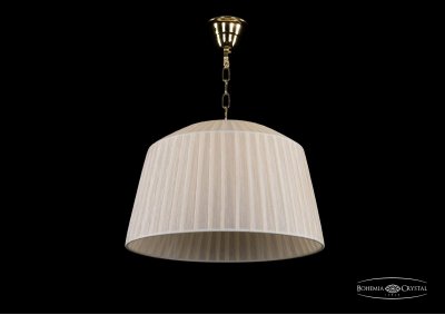 Люстра Bohemia Ivele 1950/42/G/SH33 Люстра Bohemia Ivele 1950/42/G/SH33Подвесные<br>Компания «Светодом» предлагает широкий ассортимент люстр от известных производителей. Представленные в нашем каталоге товары выполнены из современных материалов и обладают отличным качеством. Благодаря широкому ассортименту Вы сможете найти у нас люстру под любой интерьер. Мы предлагаем как классические варианты, так и современные модели, отличающиеся лаконичностью и простотой форм. Стильная люстра Bohemia 1950/42/G/SH33 станет украшением любого дома. Эта модель от известного производителя не оставит равнодушным ценителей красивых и оригинальных предметов интерьера. Люстра Bohemia 1950/42/G/SH33 обеспечит равномерное распределение света по всей комнате. При выборе обратите внимание на характеристики, позволяющие приобрести наиболее подходящую модель. Купить понравившуюся люстру по доступной цене Вы можете в интернет-магазине «Светодом». Мы предлагаем доставку не только по Москве и Екатеринбурге, но и по всей России.<br><br>S освещ. до, м2: 15<br>Тип лампы: накаливания / энергосбережения / LED-светодиодная<br>Тип цоколя: E14<br>Количество ламп: 5<br>MAX мощность ламп, Вт: 60<br>Диаметр, мм мм: 420<br>Высота, мм: 270<br>Цвет арматуры: золотой