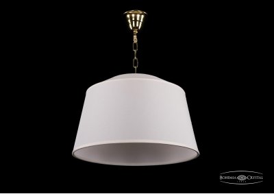 Люстра Bohemia Ivele 1950/42/G/SH40 Люстра Bohemia Ivele 1950/42/G/SH40Подвесные<br>Компания «Светодом» предлагает широкий ассортимент люстр от известных производителей. Представленные в нашем каталоге товары выполнены из современных материалов и обладают отличным качеством. Благодаря широкому ассортименту Вы сможете найти у нас люстру под любой интерьер. Мы предлагаем как классические варианты, так и современные модели, отличающиеся лаконичностью и простотой форм. Стильная люстра Bohemia 1950/42/G/SH40 станет украшением любого дома. Эта модель от известного производителя не оставит равнодушным ценителей красивых и оригинальных предметов интерьера. Люстра Bohemia 1950/42/G/SH40 обеспечит равномерное распределение света по всей комнате. При выборе обратите внимание на характеристики, позволяющие приобрести наиболее подходящую модель. Купить понравившуюся люстру по доступной цене Вы можете в интернет-магазине «Светодом». Мы предлагаем доставку не только по Москве и Екатеринбурге, но и по всей России.<br><br>S освещ. до, м2: 15<br>Тип товара: Люстра<br>Тип лампы: накаливания / энергосбережения / LED-светодиодная<br>Тип цоколя: E14<br>Количество ламп: 5<br>MAX мощность ламп, Вт: 60<br>Диаметр, мм мм: 420<br>Высота, мм: 270<br>Цвет арматуры: Золото