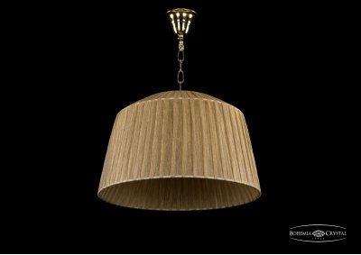 Люстра Bohemia Ivele 1950/42/G/SH7 Люстра Bohemia Ivele 1950/42/G/SH7Подвесные<br>Компания «Светодом» предлагает широкий ассортимент люстр от известных производителей. Представленные в нашем каталоге товары выполнены из современных материалов и обладают отличным качеством. Благодаря широкому ассортименту Вы сможете найти у нас люстру под любой интерьер. Мы предлагаем как классические варианты, так и современные модели, отличающиеся лаконичностью и простотой форм. Стильная люстра Bohemia 1950/42/G/SH7 станет украшением любого дома. Эта модель от известного производителя не оставит равнодушным ценителей красивых и оригинальных предметов интерьера. Люстра Bohemia 1950/42/G/SH7 обеспечит равномерное распределение света по всей комнате. При выборе обратите внимание на характеристики, позволяющие приобрести наиболее подходящую модель. Купить понравившуюся люстру по доступной цене Вы можете в интернет-магазине «Светодом». Мы предлагаем доставку не только по Москве и Екатеринбурге, но и по всей России.<br><br>S освещ. до, м2: 15<br>Тип лампы: накаливания / энергосбережения / LED-светодиодная<br>Тип цоколя: E14<br>Количество ламп: 5<br>MAX мощность ламп, Вт: 60<br>Диаметр, мм мм: 420<br>Высота, мм: 270<br>Цвет арматуры: золотой