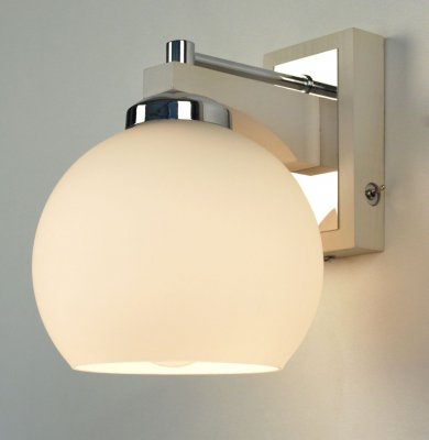 Citilux Ариста CL164312 Светильник настенный бра Citilux Ариста CL164312 Светильник настенный браМодерн<br><br><br>S освещ. до, м2: 5<br>Тип товара: Светильник настенный бра<br>Тип лампы: накаливания / энергосбережения / LED-светодиодная<br>Тип цоколя: E27<br>Количество ламп: 1<br>Ширина, мм: 150<br>MAX мощность ламп, Вт: 75<br>Размеры: Высота 19см, Ширина 15см, Глубина 19см, Массив дерева, Выдувное молочнобелое стекло, С выключателемЗапасное стекло<br>Длина, мм: 190<br>Высота, мм: 190<br>Поверхность арматуры: глянцевый, матовый<br>Оттенок (цвет): белый<br>Цвет арматуры: серебристый хром, белый