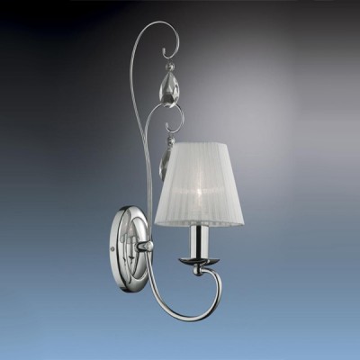 Светильник Odeon Light 2040/1W Essa хром Светильник Odeon Light 2040/1W Essa хромКлассические<br>Светильник ODEON LIGHT 2040/1W ESSA выполнен в нежной светлой гамме, и подходит для интерьера любой комнаты! Белый плафон из органзы создает мягкое и комфортное для зрения освещение. Прозрачные подвески в форме капель дождя, отражают свет, заставляя светильник сверкать. Вся конструкция настолько «легкая», что кажется воздушной и почти невесомой!<br><br>S освещ. до, м2: 2<br>Тип лампы: накаливания / энергосбережения / LED-светодиодная<br>Тип цоколя: E14<br>Количество ламп: 1<br>Ширина, мм: 150<br>MAX мощность ламп, Вт: 40<br>Расстояние от стены, мм: 250<br>Высота, мм: 500<br>Цвет арматуры: серебристый