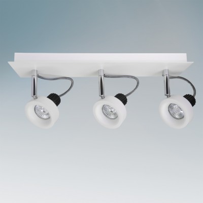 Lightstar VARIETA 210136 Светильник Lightstar VARIETA 210136 СветильникТройные<br>Светильники-споты – это оригинальные изделия с современным дизайном. Они позволяют не ограничивать свою фантазию при выборе освещения для интерьера. Такие модели обеспечивают достаточно качественный свет. Благодаря компактным размерам Вы можете использовать несколько спотов для одного помещения. Интернет-магазин «Светодом» предлагает необычный светильник-спот Lightstar 210136 по привлекательной цене. Эта модель станет отличным дополнением к люстре, выполненной в том же стиле. Перед оформлением заказа изучите характеристики изделия. Купить светильник-спот Lightstar 210136 в нашем онлайн-магазине Вы можете либо с помощью формы на сайте, либо по указанным выше телефонам. Обратите внимание, что мы предлагаем доставку не только по Москве и Екатеринбургу, но и всем остальным российским городам.<br><br>Тип лампы: галогенная/LED<br>Тип цоколя: GU10<br>Количество ламп: 3<br>Ширина, мм: 170<br>MAX мощность ламп, Вт: 50<br>Длина, мм: 450<br>Высота, мм: 100<br>Цвет арматуры: серебристый