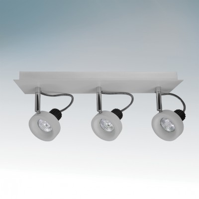Lightstar VARIETA 210139 Светильник Lightstar VARIETA 210139 СветильникТройные<br>Светильники-споты – это оригинальные изделия с современным дизайном. Они позволяют не ограничивать свою фантазию при выборе освещения для интерьера. Такие модели обеспечивают достаточно качественный свет. Благодаря компактным размерам Вы можете использовать несколько спотов для одного помещения. Интернет-магазин «Светодом» предлагает необычный светильник-спот Lightstar 210139 по привлекательной цене. Эта модель станет отличным дополнением к люстре, выполненной в том же стиле. Перед оформлением заказа изучите характеристики изделия. Купить светильник-спот Lightstar 210139 в нашем онлайн-магазине Вы можете либо с помощью формы на сайте, либо по указанным выше телефонам. Обратите внимание, что мы предлагаем доставку не только по Москве и Екатеринбургу, но и всем остальным российским городам.<br><br>Тип товара: Светильник<br>Тип лампы: галогенная/LED<br>Тип цоколя: GU10<br>Количество ламп: 3<br>Ширина, мм: 170<br>MAX мощность ламп, Вт: 50<br>Длина, мм: 450<br>Высота, мм: 100<br>Цвет арматуры: серебристый