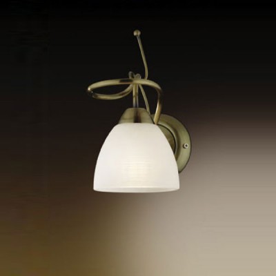 Светильник Odeon Light 2120/1W Kaena бронза Светильник Odeon Light 2120/1W Kaena бронзаКлассика<br>Этот светильник можно использовать для любого интерьера – от классики до модерна, так как в нем одновременно сочетается несколько стилей. Классические цвета – бронзовый и белый материалы стиля хай-тек – стекло и металл, и, наконец, изящная и романтичная форма в виде цветка и кокетливые завитки «стебля». Плафон создает направленное и мягкое освещение, нужное именно в той зоне, которую вы хотите выделить.<br><br>S освещ. до, м2: 4<br>Тип лампы: накаливания / энергосбережения / LED-светодиодная<br>Тип цоколя: E14<br>Количество ламп: 1<br>Ширина, мм: 123<br>MAX мощность ламп, Вт: 60<br>Расстояние от стены, мм: 123<br>Высота, мм: 205<br>Цвет арматуры: бронзовый
