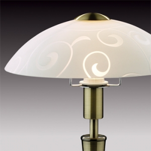 Настольная лампа Odeon light 2151/1T Parma бронза Настольная лампа Odeon light 2151/1T Parma бронзаКлассические<br>Настольная лампа – это не просто источник дополнительного освещения, но и оригинальный элемент декора. Его можно установить в спальне, гостиной, кабинете и других комнатах. Интернет-магазин «Светодом» предлагает настольные лампы разных стилей по доступным ценам. Благодаря большому ассортименту Вы обязательно найдете в нашем каталоге именно ту модель, которую искали. Настольная лампа Odeon light 2151/1T – прекрасный вариант для завершения интерьера. Ее можно включить одновременно с люстрой для более яркого освещения или без нее для создания уютной атмосферы, настраивающей на отдых. Купить настольную лампу Odeon light 2151/1T Вы можете с помощью виртуальной «Корзины» или по контактным номерам, указанным на сайте.<br><br>S освещ. до, м2: 4<br>Тип товара: настольная лампа<br>Скидка, %: 20<br>Тип лампы: накал-я - энергосбер-я<br>Тип цоколя: E14<br>Количество ламп: 1<br>MAX мощность ламп, Вт: 60<br>Диаметр, мм мм: 260<br>Высота, мм: 360<br>Цвет арматуры: бронзовый