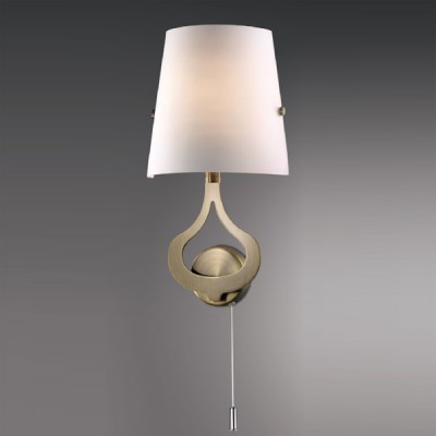 Светильник Odeon Light 2186/1W бронза Tiara Светильник Odeon Light 2186/1W бронза TiaraКлассические<br><br><br>S освещ. до, м2: 2<br>Крепление: планка<br>Тип лампы: накаливания / энергосбережения / LED-светодиодная<br>Тип цоколя: E14<br>Количество ламп: 1<br>Ширина, мм: 195<br>MAX мощность ламп, Вт: 40<br>Высота, мм: 370<br>Цвет арматуры: бронзовый