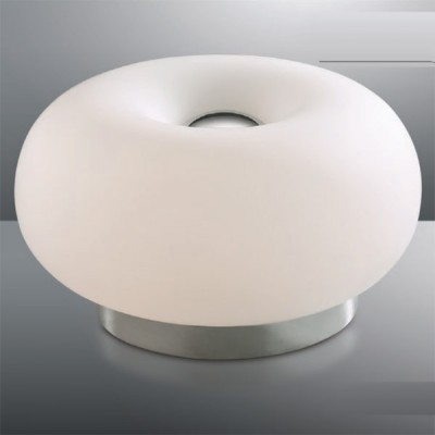 Светильник настольный Odeon light 2205/2T хром Pati Светильник настольный Odeon light 2205/2T хром PatiВ виде шара<br>Стильная и эффектная настольная лампа Odeon light 2205/2T хром Pati станет не только подсветкой рабочего или журнального столика, но и источником Вашего хорошего настроения! Объемная круглая форма матового белого оттенка как будто наполнена воздухом, создаваемое освещение получается «мягким» и приятным для зрения. Лампа подключается в считанные мгновения, а при необходимости ее можно легко перенести в любое другое место. Рекомендуем в качестве основного источника света использовать потолочный или подвесной светильник из этой же серии, чтобы интерьер выглядел по-дизайнерски профессиональным и уютным.<br><br>S освещ. до, м2: 12<br>Тип лампы: накал-я - энергосбер-я<br>Тип цоколя: E27<br>Количество ламп: 3<br>MAX мощность ламп, Вт: 60<br>Диаметр, мм мм: 280<br>Высота, мм: 150<br>Цвет арматуры: серебристый