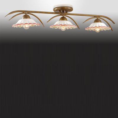 Люстра Odeon light 2647/3C Люстра Odeon light 2647/3CПотолочные<br>Сочетание мягкости и строгости в едином творении – это исключительно притягательный романский стиль в освещении! Потолочная люстра Odeon light 2647/3C представлена в безупречном формате рустика, где сочетаются противоположные элементы и детали. Три белоснежных плафона столь аккуратного итальянского изделия имеют волнообразные изгибы по всему периметру, а внутренние части украшены разноцветной художественной росписью с флористическими мотивами. Основание люстры Odeon light 2647/3C, наоборот, представлено в более строгой геометрии и пронизано коричневым оттенком. Всё это рождает поистине изысканное украшение, готовое наполнить Ваш интерьер ярким светом в деликатном обрамлении.<br><br>S освещ. до, м2: 12<br>Тип цоколя: E27<br>Количество ламп: 3<br>Ширина, мм: 200<br>MAX мощность ламп, Вт: 60<br>Длина, мм: 965<br>Высота, мм: 150<br>Цвет арматуры: коричневый
