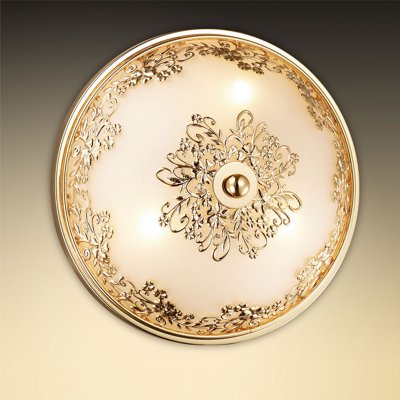 Светильник Odeon light 2676/3C Светильник Odeon light 2676/3CКруглые<br>Универсальная конструкция настенно-потолочного светильника Odeon light 2676/3C является его отличительной особенностью перед другими осветительными приборами - благодаря ей он прекрасно смотрится и в качестве потолочной люстры и в качестве настенного бра. Элегантное и гармоничное сочетание круглой формы, золотого и белого оттенка с «растительным» рисунком на плафоне идеально подходит к интерьеру в стиле «классика» и «флористика». Три лампы создают мягкое и приятное для зрения освещение на площади до 8 кв.м, поэтому наиболее оптимально светильник «впишется» в небольшую комнату с невысоким потолком, например, кухню, прихожую или спальню.<br><br>S освещ. до, м2: 8<br>Тип цоколя: G9<br>Количество ламп: 3<br>MAX мощность ламп, Вт: 40<br>Диаметр, мм мм: 250<br>Высота, мм: 120<br>Оттенок (цвет): белый<br>Цвет арматуры: золотой