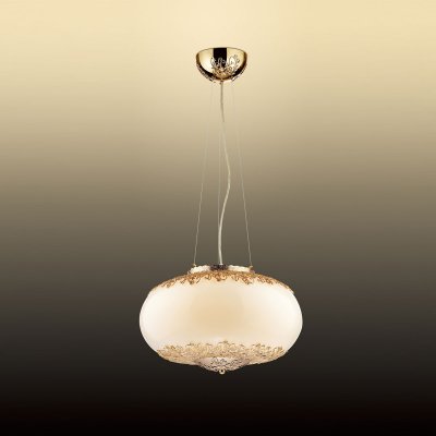 Светильник Odeon light 2677/4 Светильник Odeon light 2677/4Одиночные<br>Подвесной светильник Odeon light 2677/4 по праву займет центральное место в комнате и будет являться основополагающим предметом интерьера – в нем тщательно продуманы и идеально сочетаются все элементы конструкции: объемная круглая форма подчеркнута белым и золотым оттенком, «растительный» рисунок на плафоне украшает его и делает изящным и эффектным. Дополнят общую «линию» стиля, сделают интерьер законченным и совершенным настенно-потолочные светильники из этой же серии.<br><br>S освещ. до, м2: 11<br>Тип цоколя: G9<br>Количество ламп: 4<br>MAX мощность ламп, Вт: 40<br>Диаметр, мм мм: 430<br>Высота, мм: 260<br>Оттенок (цвет): белый<br>Цвет арматуры: золотой