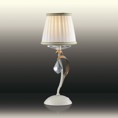 Настольная лампа odeon light 2682/1T DAGURA Настольная лампа odeon light 2682/1T DAGURAФлористика<br>Настольная лампа – это не просто источник дополнительного освещения, но и оригинальный элемент декора. Его можно установить в спальне, гостиной, кабинете и других комнатах. Интернет-магазин «Светодом» предлагает настольные лампы разных стилей по доступным ценам. Благодаря большому ассортименту Вы обязательно найдете в нашем каталоге именно ту модель, которую искали. Настольная лампа Odeon light 2682/1T – прекрасный вариант для завершения интерьера. Ее можно включить одновременно с люстрой для более яркого освещения или без нее для создания уютной атмосферы, настраивающей на отдых. Купить настольную лампу Odeon light 2682/1T Вы можете с помощью виртуальной «Корзины» или по контактным номерам, указанным на сайте.<br><br>S освещ. до, м2: 4<br>Тип лампы: накаливания / энергосбережения / LED-светодиодная<br>Тип цоколя: E14<br>Количество ламп: 1<br>MAX мощность ламп, Вт: 60<br>Диаметр, мм мм: 150<br>Высота, мм: 390<br>Цвет арматуры: бежевый с золотистой патиной