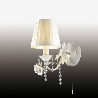 Настенный светильник odeon light 2686/1W PADMA Настенный светильник odeon light 2686/1W PADMAФлористика<br><br><br>S освещ. до, м2: 2<br>Тип лампы: накаливания / энергосбережения / LED-светодиодная<br>Тип цоколя: E14<br>Количество ламп: 1<br>Ширина, мм: 140<br>MAX мощность ламп, Вт: 40<br>Расстояние от стены, мм: 230<br>Высота, мм: 330<br>Цвет арматуры: белый с золотистой патиной