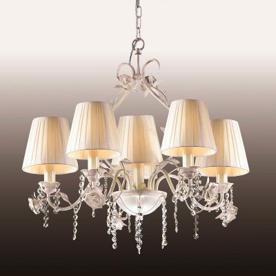 Люстра odeon light 2686/6 PADMA Люстра odeon light 2686/6 PADMAПодвесные<br>Компания «Светодом» предлагает широкий ассортимент люстр от известных производителей. Представленные в нашем каталоге товары выполнены из современных материалов и обладают отличным качеством. Благодаря широкому ассортименту Вы сможете найти у нас люстру под любой интерьер. Мы предлагаем как классические варианты, так и современные модели, отличающиеся лаконичностью и простотой форм. Стильная люстра Odeon light 2686/6 станет украшением любого дома. Эта модель от известного производителя не оставит равнодушным ценителей красивых и оригинальных предметов интерьера. Люстра Odeon light 2686/6 обеспечит равномерное распределение света по всей комнате. При выборе обратите внимание на характеристики, позволяющие приобрести наиболее подходящую модель. Купить понравившуюся люстру по доступной цене Вы можете в интернет-магазине «Светодом». Мы предлагаем доставку не только по Москве и Екатеринбурге, но и по всей России.<br><br>Установка на натяжной потолок: Да<br>S освещ. до, м2: 24<br>Крепление: Крюк<br>Тип лампы: накаливания / энергосбережения / LED-светодиодная<br>Тип цоколя: E14<br>Количество ламп: 6<br>MAX мощность ламп, Вт: 60<br>Диаметр, мм мм: 630<br>Высота, мм: 580 - 1100<br>Цвет арматуры: бежевый