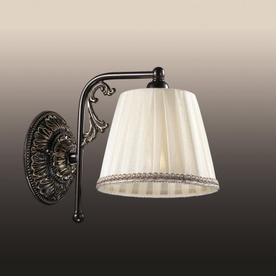 Настенный светильник odeon light 2696/1W VEADO Настенный светильник odeon light 2696/1W VEADOМодерн<br><br><br>S освещ. до, м2: 4<br>Тип лампы: накаливания / энергосбережения / LED-светодиодная<br>Тип цоколя: E14<br>Количество ламп: 1<br>Ширина, мм: 150<br>MAX мощность ламп, Вт: 60<br>Расстояние от стены, мм: 220<br>Высота, мм: 240<br>Цвет арматуры: коричневый