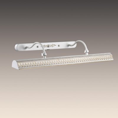 Светильник подсветка odeon light 2701/4W RIO Светильник подсветка odeon light 2701/4W RIOДля картин/зеркал<br><br><br>S освещ. до, м2: 6<br>Тип лампы: накаливания / энергосбережения / LED-светодиодная<br>Тип цоколя: E14<br>Количество ламп: 4<br>Ширина, мм: 700<br>MAX мощность ламп, Вт: 25<br>Длина, мм: 120<br>Расстояние от стены, мм: 120<br>Высота, мм: 220<br>Цвет арматуры: белый с золотистой патиной