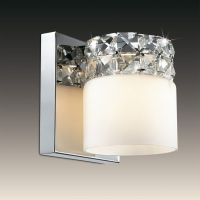 Настенный светильник odeon light 2749/1W OTTAVIA Настенный светильник odeon light 2749/1W OTTAVIAХрустальные<br><br><br>S освещ. до, м2: 3<br>Тип лампы: галогенная / LED-светодиодная<br>Тип цоколя: G9<br>Количество ламп: 1<br>Ширина, мм: 130<br>MAX мощность ламп, Вт: 53<br>Расстояние от стены, мм: 140<br>Высота, мм: 130<br>Цвет арматуры: серебристый