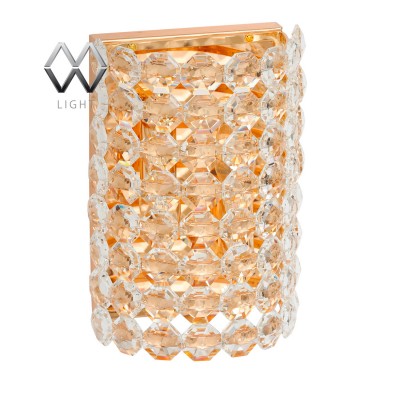 Светильник настенный бра Mw light 276024102 Венеция Светильник настенный бра Mw light 276024102 ВенецияХрустальные<br>Описание модели 276024102: Настенный светильник из коллекции «Венеция», кажется, выполнен руками ювелира – настолько празднично и богато он смотрится. Основание из металла благородного цвета золота выглядит особенно шикарно в тандеме с декоративными подвесками из хрусталя. Они создают ослепительный гламурный дуэт, достойный не только современных, но и классических интерьеров.<br><br>S освещ. до, м2: 6<br>Тип лампы: накаливания / энергосбережения / LED-светодиодная<br>Тип цоколя: E14<br>Количество ламп: 2<br>Ширина, мм: 190<br>MAX мощность ламп, Вт: 60<br>Длина, мм: 270<br>Высота, мм: 120<br>Цвет арматуры: золотой<br>Общая мощность, Вт: 120