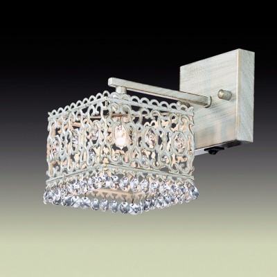 Светильник настенный бра Odeon light 2836/1W SESAM Светильник настенный бра Odeon light 2836/1W SESAMКлассика<br>В данном разделе интернет-магазина Светодом Вы сможете купить для освещения дома грациозную модель - Бра 2836/8С серии Sesam оформлена в классическом стиле. Светильник состоит из изящных металлических плафонов с переплетенным рисунком, хрустальных подвесок и арматуры белого цвета с золотой патиной . Данная модель сможет превратить ваш интерьер в восточную сказку. Цоколь G9. Мощность 1х40W. Нет ламп в комплекте.<br><br>Тип лампы: галогенная/LED<br>Тип цоколя: G9<br>Количество ламп: 1<br>Ширина, мм: 123<br>MAX мощность ламп, Вт: 40<br>Расстояние от стены, мм: 220<br>Высота, мм: 200<br>Оттенок (цвет): белый с золотой патиной<br>Цвет арматуры: белый с золотистой патиной