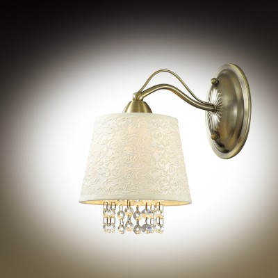 Светильник подвесной Odeon light 2916/1W FONTE Светильник подвесной Odeon light 2916/1W FONTEКлассические<br>В данном разделе интернет-магазина Светодом Вы сможете купить для освещения дома грациозную модель - Бра 2916/1W серии Fonte выполнена в бронзовом цвете. Светлый тканевый абажур с ажурным рисунком, декоративные элементы выполнены в виде хрустальных подвесок. Цоколь Е14. Мощность 1х40W. Нет ламп в комплекте.<br><br>Тип лампы: Накаливания / энергосбережения / светодиодная<br>Тип цоколя: E14<br>Количество ламп: 1<br>Ширина, мм: 150<br>MAX мощность ламп, Вт: 40<br>Высота, мм: 213<br>Оттенок (цвет): бронзовый
