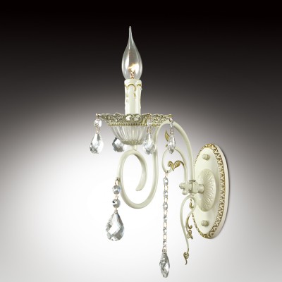 Светильник подвесной Odeon light 2923/1W TAVIANO Светильник подвесной Odeon light 2923/1W TAVIANOКлассика<br>В данном разделе интернет-магазина Светодом Вы сможете купить дл освещени дома грациозну модель - Бра 2923/1W серии Taviano оформлена в классическом стиле. Бежевые вензел с золотой патиной, хрусталь придат данной моделе роскошь исполнени. Рекомендуем исползовать лампочки типа свеча на ветру. Цоколь Е14. Мощность 1x60W. Нет ламп в комплекте.<br><br>Тип лампы: Накаливани / нергосбережени / светодиодна<br>Тип цокол: E14<br>Количество ламп: 1<br>Ширина, мм: 130<br>MAX мощность ламп, Вт: 60<br>Высота, мм: 330<br>Оттенок (цвет): бежевый с золотой патиной