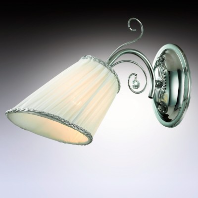 Светильник настенный бра Odeon light 2928/1W FORNELO Светильник настенный бра Odeon light 2928/1W FORNELOКлассические<br>В данном разделе интернет-магазина Светодом Вы сможете купить для освещения дома грациозную модель - Бра 2928/1W серии Fornelo выполнена в хромовом цвете. Светлый тканевый абажур потолочной люстры украшен окантовкой из тесмы, декоративные элементы выполнены в виде хрустальных подвесок. Цоколь Е14. Мощность 1х40W. Нет ламп в комплекте.<br><br>Тип лампы: Накаливания / энергосбережения / светодиодная<br>Тип цоколя: E14<br>Количество ламп: 1<br>Ширина, мм: 130<br>MAX мощность ламп, Вт: 40<br>Расстояние от стены, мм: 320<br>Высота, мм: 270<br>Оттенок (цвет): хром<br>Цвет арматуры: серебристый