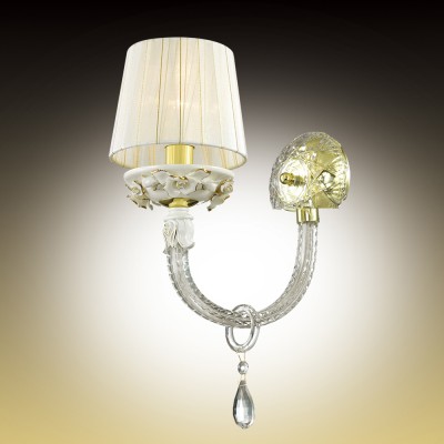 Светильник настенный бра Odeon light 2935/1W BELLA Светильник настенный бра Odeon light 2935/1W BELLAКлассические<br>В данном разделе интернет-магазина Светодом Вы сможете купить для освещения дома грациозную модель - Бра 2935/1W серии Bella выполнена в классическом стиле. Покрытие бра белого цвета с золотыми элементами, рожки декорированы прозрачным стеклом и подвесками из хрусталя. Цоколь Е14. Мощность 1х40W. Нет ламп в комплекте.<br><br>Тип лампы: Накаливания / энергосбережения / светодиодная<br>Тип цоколя: E14<br>Количество ламп: 1<br>Ширина, мм: 150<br>MAX мощность ламп, Вт: 40<br>Высота, мм: 390<br>Оттенок (цвет): стекло/золото