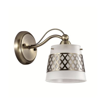 Настенный светильник бра Lumion 3050/1W CASTELLA Настенный светильник бра Lumion 3050/1W CASTELLAКлассика<br>Что нам известно о данной модели: Бра 3050/1W серии Castella оформлена в классическом стиле. Светильник состоит из плафонов молочного цвета с металлическим декором, а также арматуры цвета бронзы. Модель выполнена в старинном стиле, и внесет нотку средневековья в интерьер. Цоколь E14. Мощность 1х40W. Нет ламп в комплекте.<br><br>Крепление: Настенное<br>Тип товара: Настенный светильник бра<br>Тип лампы: накаливания / энергосбережения / LED-светодиодная<br>Тип цоколя: E14<br>Количество ламп: 1<br>Ширина, мм: 250<br>MAX мощность ламп, Вт: 40<br>Диаметр, мм мм: 250<br>Длина, мм: 120<br>Высота, мм: 260<br>Цвет арматуры: Бронза