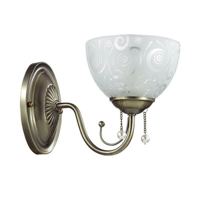 Настенный светильник бра Lumion 3130/1W LEVANTE Настенный светильник бра Lumion 3130/1W LEVANTEКлассические<br>Что нам известно о данной модели: Бра 3130/1W серии Levante оформлена в классическом стиле. Светильник состоит из классического плафона из пескоструйного стекла и арматуры бронзового цвета, украшенной цепочками с легкими жемчужными бусинами. Данная модель еще раз подчеркнет романтичность Вашей натуры наряду с хорошим вкусом. Цоколь E27. Мощность 1x60W. Нет ламп в комплекте.<br><br>Крепление: Настенное<br>Тип лампы: накаливания / энергосбережения / LED-светодиодная<br>Тип цоколя: E27<br>Количество ламп: 1<br>Ширина, мм: 250<br>MAX мощность ламп, Вт: 60<br>Диаметр, мм мм: 250<br>Длина, мм: 150<br>Высота, мм: 260<br>Цвет арматуры: бронзовый