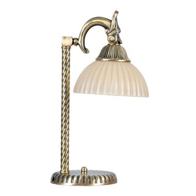 Настольная лампа классика Mw light 317031001 Афродита Настольная лампа классика Mw light 317031001 АфродитаКлассические<br>Описание модели 317031001: Настольная лампа из коллекции «Афродита» покоряет своим грациозным дизайном и удачным цветовым решением. Выполненная в классическом стиле, она отсылает нас к старинным временам благодаря оттенку основания, окрашенного в цвет античной бронзы. Исторический стиль также подчеркнут резными элементами и изящными завитками. Рекомендуемая площадь освещения порядка 3 кв.м.<br><br>S освещ. до, м2: 3<br>Тип товара: Настольная лампа<br>Тип лампы: накал-я - энергосбер-я<br>Тип цоколя: E27<br>Количество ламп: 1<br>Ширина, мм: 190<br>MAX мощность ламп, Вт: 60<br>Длина, мм: 170<br>Высота, мм: 380<br>Поверхность арматуры: глянцевый, рельефный<br>Цвет арматуры: бронзовый<br>Общая мощность, Вт: 60