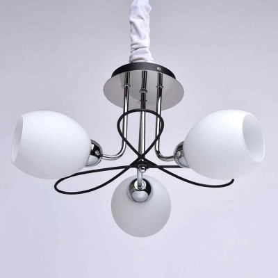 Люстра Mw light 324013503 Альфа Люстра Mw light 324013503 АльфаПодвесные<br>Описание модели 324013503: Люстра из коллекции «Альфа» сделает интерьер комнаты современным и не перегрузит деталями. Основание цвета хрома гармонично сочетается с цветовой гаммой светильника. Ничего лишнего, люстра декорирована в минималистическом стиле металлическими завитками чёрного цвета. Благородный матовый чёрный и глянцевый оттенок хрома прекрасно смотрятся в тандеме с белыми матовыми плафонами. Столь легкая, незамысловатая и вместе с тем изящная люстра прекрасно впишется в любой современный интерьер. Рекомендуемая площадь освещения порядка 9 кв.м.<br><br>Установка на натяжной потолок: Ограничено<br>S освещ. до, м2: 9<br>Крепление: Планка<br>Тип лампы: Накаливания / энергосбережения / светодиодная<br>Тип цоколя: E14<br>Количество ламп: 3<br>MAX мощность ламп, Вт: 60<br>Диаметр, мм мм: 400<br>Высота, мм: 200<br>Цвет арматуры: серебристый<br>Общая мощность, Вт: 180