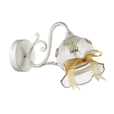 Настенный светильник бра Lumion 3250/1W BARBISSA Настенный светильник бра Lumion 3250/1W BARBISSAКлассика<br>Что нам известно о данной модели: Бра 3250/1W серии Barbissa оформлена в классическом стиле. Светильник состоит из металлического сетчатого абажура, украшенного декоратиыной ленточкой и арматуры классического белого цвета, слегка декорированной золотой патиной. Данная модель прекрасно подойдет как для гостиной, так и для детской комнаты. Цоколь E14. Мощность 1x60W. Нет ламп в комплекте.<br><br>Крепление: Настенное<br>Тип лампы: накаливания / энергосбережения / LED-светодиодная<br>Тип цоколя: E14<br>Количество ламп: 1<br>Ширина, мм: 132<br>MAX мощность ламп, Вт: 60<br>Диаметр, мм мм: 295<br>Длина, мм: 295<br>Высота, мм: 190<br>Цвет арматуры: белый с патиной
