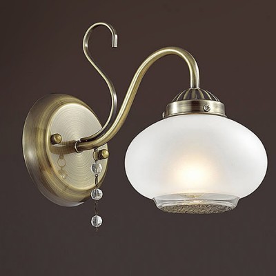 Светильник Lumion 3287/1W Светильник Lumion 3287/1WКлассические<br>Elmina - функциональная, элегантная серия в бронзе. Крупный стеклянный сферический плафон из белого матового стекла, декорированный ажурной металлической плашкой дарит мягкий, рассеянный свет.<br><br>Крепление: Настенное<br>Тип лампы: Накаливания / энергосбережения / светодиодная<br>Тип цоколя: E14<br>Количество ламп: 1<br>Ширина, мм: 140<br>MAX мощность ламп, Вт: 60<br>Расстояние от стены, мм: 250<br>Высота, мм: 210