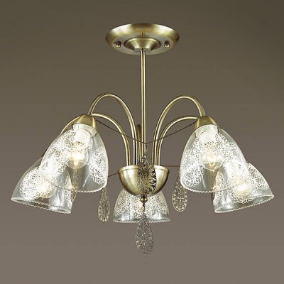 Светильник Lumion 3291/5C Светильник Lumion 3291/5CПотолочные<br>Серия Floretta - будет дарить радость словно нежный весенний цветочный букет. В серии используется стеклянный плафон с нанесенным кружевным матовым орнаментом и тончайшая ажурная подвеска.<br><br>Установка на натяжной потолок: Да<br>S освещ. до, м2: 10<br>Крепление: Потолочное<br>Тип лампы: Накаливания / энергосбережения / светодиодная<br>Тип цоколя: E14<br>Количество ламп: 5<br>Диаметр, мм мм: 570<br>Высота, мм: 450<br>MAX мощность ламп, Вт: 40