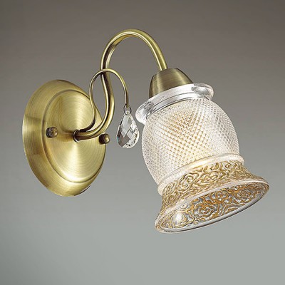 Светильник Lumion 3415/1W Светильник Lumion 3415/1WКлассические<br>В серии Rakella используются эффектные стеклянные плафоны с рифлением и орнаментом, декорированным золотой покраской. Благодаря плафонам свет будет мягким и комфортным с приятным золотистым эффектом.<br><br>Крепление: Настенное<br>Тип лампы: Накаливания / энергосбережения / светодиодная<br>Тип цоколя: E14<br>Количество ламп: 1<br>Ширина, мм: 120<br>MAX мощность ламп, Вт: 40<br>Расстояние от стены, мм: 240<br>Высота, мм: 195