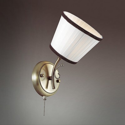 Светильник Lumion 3451/1W Светильник Lumion 3451/1WКлассика<br><br><br>Крепление: Настенное<br>Тип лампы: Накаливания / энергосбережения / светодиодная<br>Тип цоколя: E14<br>Количество ламп: 1<br>Ширина, мм: 150<br>MAX мощность ламп, Вт: 60<br>Расстояние от стены, мм: 200<br>Высота, мм: 260