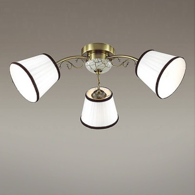 Светильник Lumion 3451/3C Светильник Lumion 3451/3CПотолочные<br>Компактная, функциональная серия Ulali с тканевыми плессированными абажурами с черной окантовкой - отличное решение для тех, кто ценит комфорт. На центральной чаше светильника используется эффект состаривания.<br><br>Установка на натяжной потолок: Да<br>S освещ. до, м2: 9<br>Крепление: Потолочное<br>Тип лампы: Накаливания / энергосбережения / светодиодная<br>Тип цоколя: E14<br>Количество ламп: 3<br>Диаметр, мм мм: 640<br>Высота, мм: 220<br>MAX мощность ламп, Вт: 60