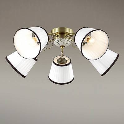 Светильник Lumion 3451/5C Светильник Lumion 3451/5CПотолочные<br>Компактная, функциональная серия Ulali с тканевыми плессированными абажурами с черной окантовкой - отличное решение для тех, кто ценит комфорт. На центральной чаше светильника используется эффект состаривания.<br><br>Установка на натяжной потолок: Да<br>S освещ. до, м2: 15<br>Крепление: Потолочное<br>Тип лампы: Накаливания / энергосбережения / светодиодная<br>Тип цоколя: E14<br>Количество ламп: 5<br>MAX мощность ламп, Вт: 60<br>Диаметр, мм мм: 640<br>Высота, мм: 220
