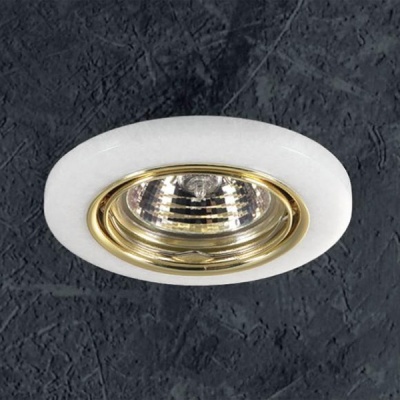Novotech STONE 369278 Точечный встраиваемый светильник Novotech STONE 369278 Точечный встраиваемый светильникКруглые<br>Декоративный встраиваемый поворотный светильник модели Novotech 369278 из серии STONE отличается следующим качеством: Основание светильника – алюминиевое литьё. Это сплав, основными достоинствами которого являются — устойчивость к практически всем видам негативного воздействия окружающей среды, коррозии, небольшой вес, по сравнению с другими видами металла и экологическая безопасность материала. Декоративный плафон сделан из искусственного камня. Этот материал отличается, без преувеличения, уникальными эксплуатационными качествами. Он прочный и долговечный, влагоустойчивый, гигиеничный (на гладкой поверхности бактерии не приживаются), термостойкий, экологичный и лёгкий. А так же тёплый на ощупь.<br><br>S освещ. до, м2: 3<br>Тип лампы: галогенная<br>Тип цоколя: GU5.3 (MR16)<br>Количество ламп: 1<br>MAX мощность ламп, Вт: 50<br>Диаметр, мм мм: 88<br>Диаметр врезного отверстия, мм: 68<br>Высота, мм: 30<br>Оттенок (цвет): белый<br>Цвет арматуры: Золотой