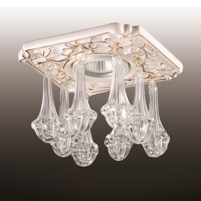 Novotech PENDANT 369957 Встраиваемый светильник Novotech PENDANT 369957 Встраиваемый светильникКвадратные<br>Встраиваемые светильники – популярное осветительное оборудование, которое можно использовать в качестве основного источника или в дополнение к люстре. Они позволяют создать нужную атмосферу атмосферу и привнести в интерьер уют и комфорт. <br> Интернет-магазин «Светодом» предлагает стильный встраиваемый светильник Novotech 369957. Данная модель достаточно универсальна, поэтому подойдет практически под любой интерьер. Перед покупкой не забудьте ознакомиться с техническими параметрами, чтобы узнать тип цоколя, площадь освещения и другие важные характеристики. <br> Приобрести встраиваемый светильник Novotech 369957 в нашем онлайн-магазине Вы можете либо с помощью «Корзины», либо по контактным номерам. Мы развозим заказы по Москве, Екатеринбургу и остальным российским городам.<br><br>S освещ. до, м2: 3<br>Тип лампы: галогенная/LED<br>Тип цоколя: GU5.3 (MR16)<br>Количество ламп: 1<br>Ширина, мм: 135<br>MAX мощность ламп, Вт: 50<br>Диаметр врезного отверстия, мм: 75<br>Длина, мм: 135<br>Высота, мм: 130<br>Цвет арматуры: белый с золотистой патиной