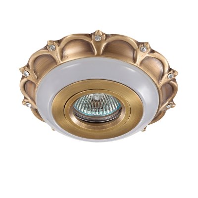 Novotech ASTER 370034 Встраиваемый светильник Novotech ASTER 370034 Встраиваемый светильникКруглые<br>Декоративный встраиваемый светильник модели Novotech 370034 из серии ASTER отличается следующим качеством: Светильник сделан из меди и искусственного камня.Медь придаст класс и элегантность вашему дому, будет выглядеть необычайно эффектно и модно, а её богатое свечение добавит в интерьер ощущение тепла и уюта. С давних пор изделия из меди используются для украшения жилища, так как медь высоко ценилась за свои уникальные качества. В наше время они вновь обретают популярность. Биоэнергетики и медики утверждают, что медные изделия способны очистить окружающее пространство и даже оздоровить человека.Искусственный камень, отличается, без преувеличения, уникальными эксплуатационными качествами. Он прочный и долговечный, влагоустойчивый, гигиеничный (на гладкой поверхности бактерии не приживаются), термостойкий, экологичный и лёгкий. А так же теплый на ощупь. Декоративные стразы сделаны из хрусталя. Он обладает высоким показателем плотности, прозрачности и блеска. Благодаря содержанию свинца (не менее 30%). Огранка хрусталя, подобно огранке драгоценных камней, позволяет в полной мере проявить свойства, обусловленные бо<br><br>S освещ. до, м2: 3<br>Тип лампы: галогенная/LED<br>Тип цоколя: GU5.3 (MR16)<br>Количество ламп: 1<br>MAX мощность ламп, Вт: 50<br>Диаметр, мм мм: 135<br>Диаметр врезного отверстия, мм: 70<br>Высота, мм: 20<br>Цвет арматуры: бронзовый